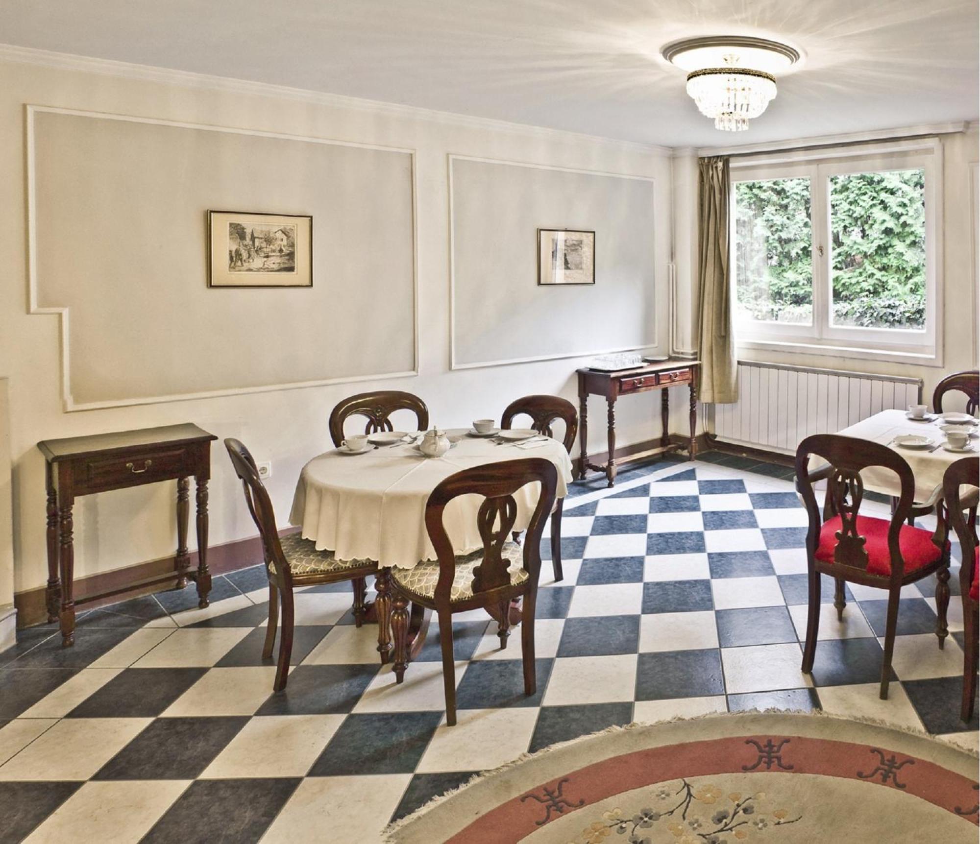 Nr 100 Szentendre Hotel Panzio Szolgaltatasok Luaran gambar