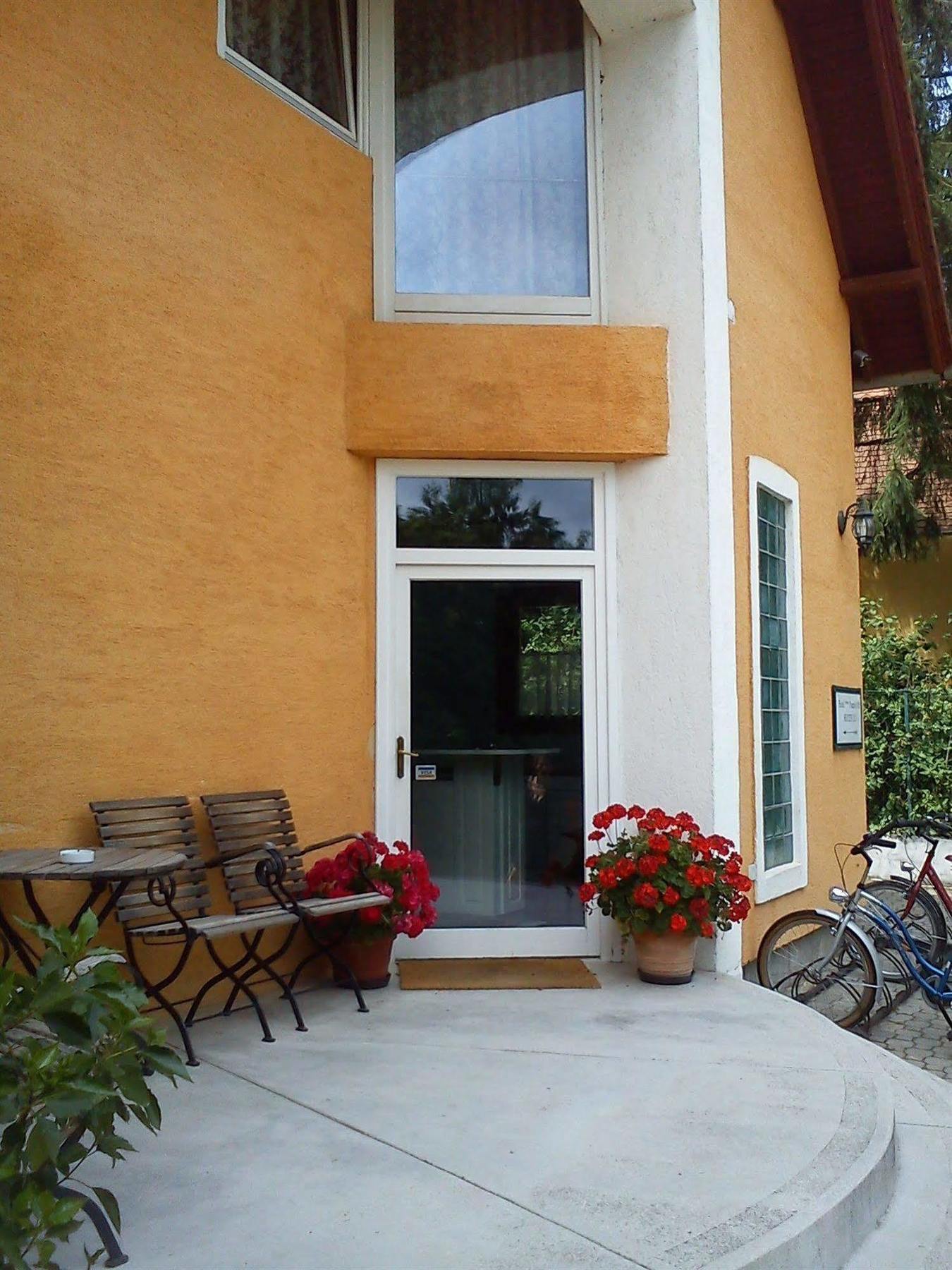 Nr 100 Szentendre Hotel Panzio Szolgaltatasok Luaran gambar